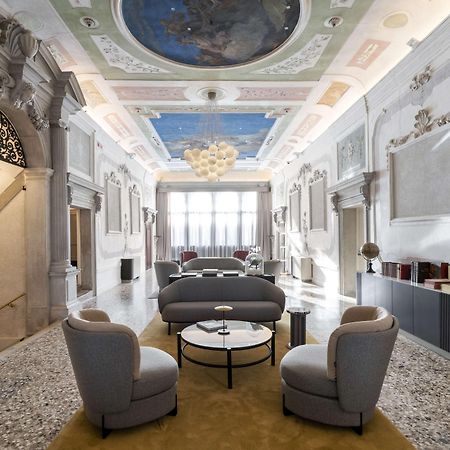 Radisson Collection Hotel, Palazzo Nani Venetië Buitenkant foto The Library