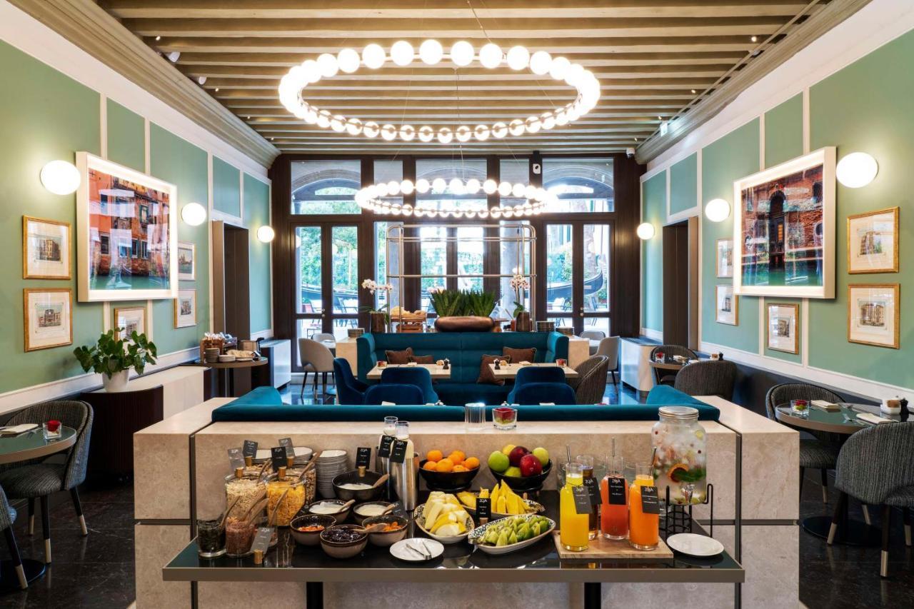 Radisson Collection Hotel, Palazzo Nani Venetië Buitenkant foto The interior of the restaurant