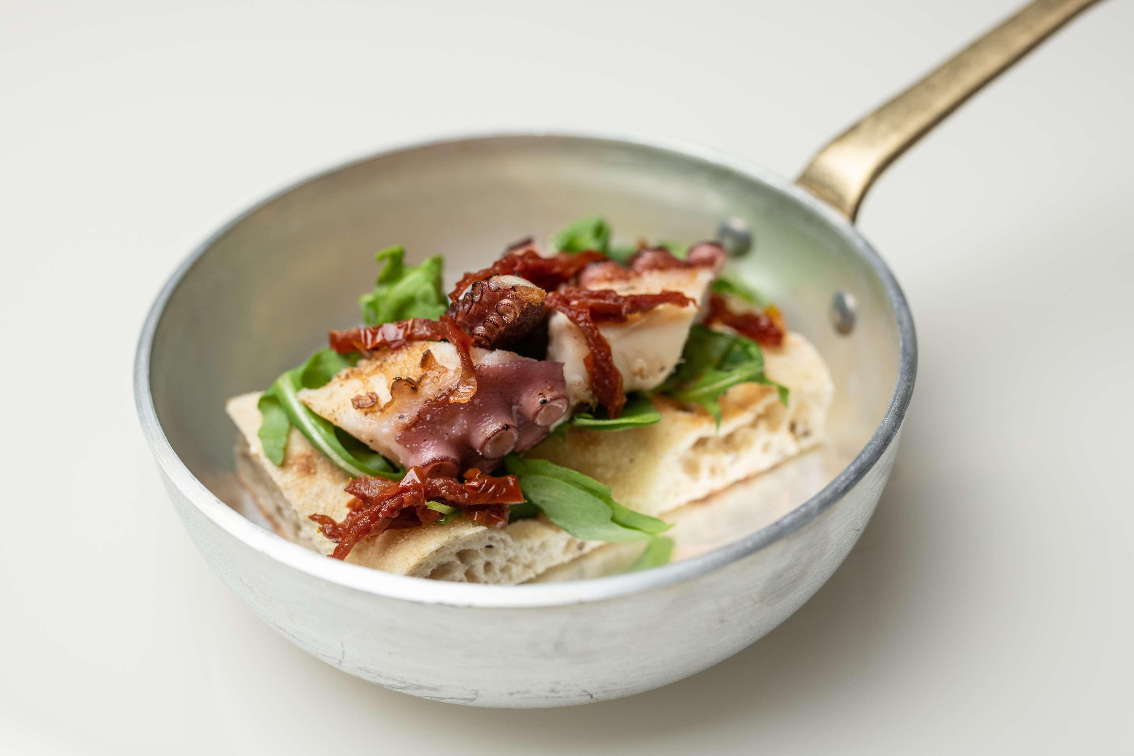Radisson Collection Hotel, Palazzo Nani Venetië Buitenkant foto A dish of chicken liver with bacon and tarragon