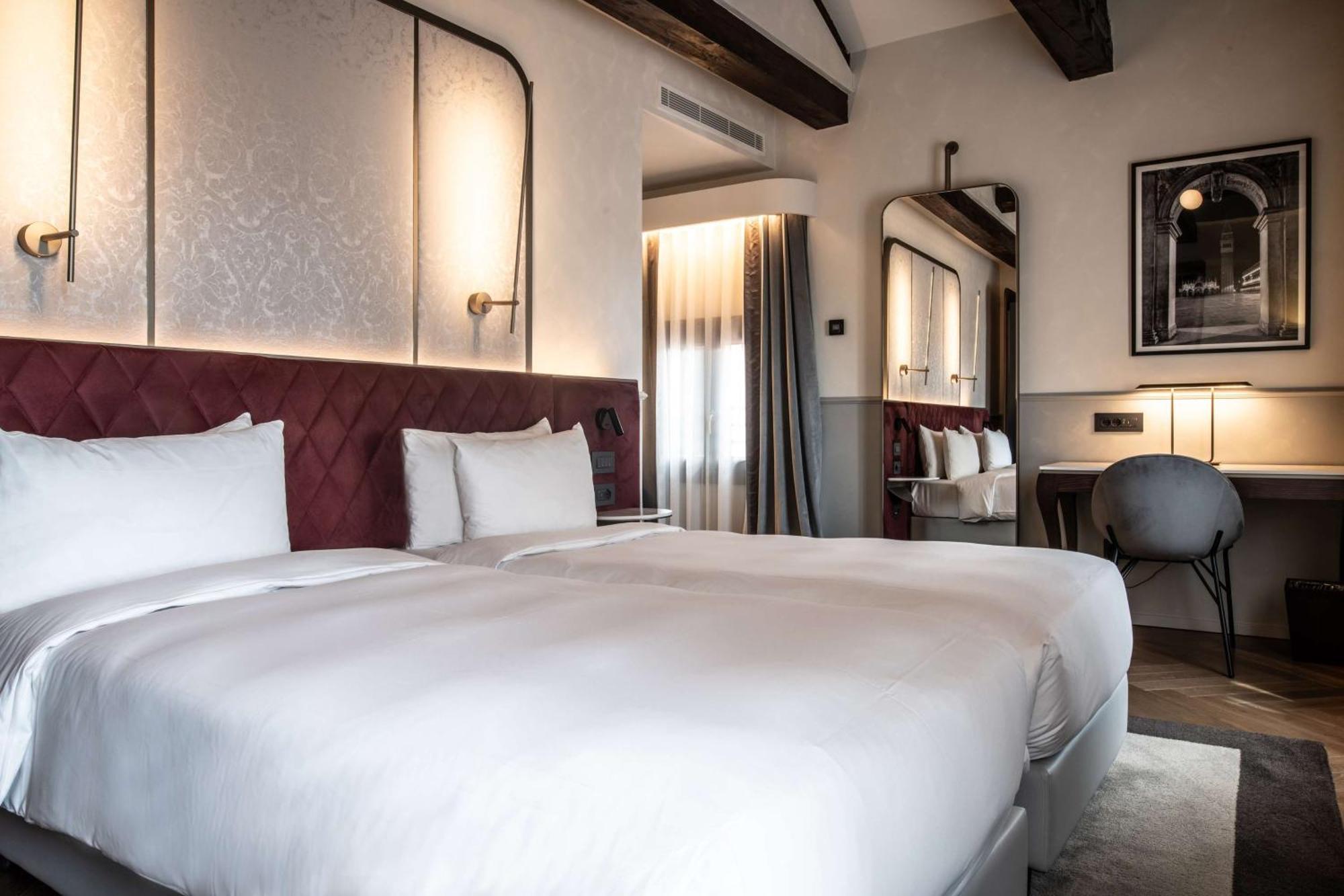 Radisson Collection Hotel, Palazzo Nani Venetië Buitenkant foto Deluxe room